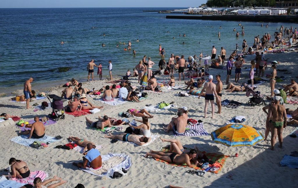 Море вже тепле, але купатися ще рано: погода в Одесі підготувала сюрприз Море вже тепле, але купатися ще рано: погода в Одесі підготувала сюрприз