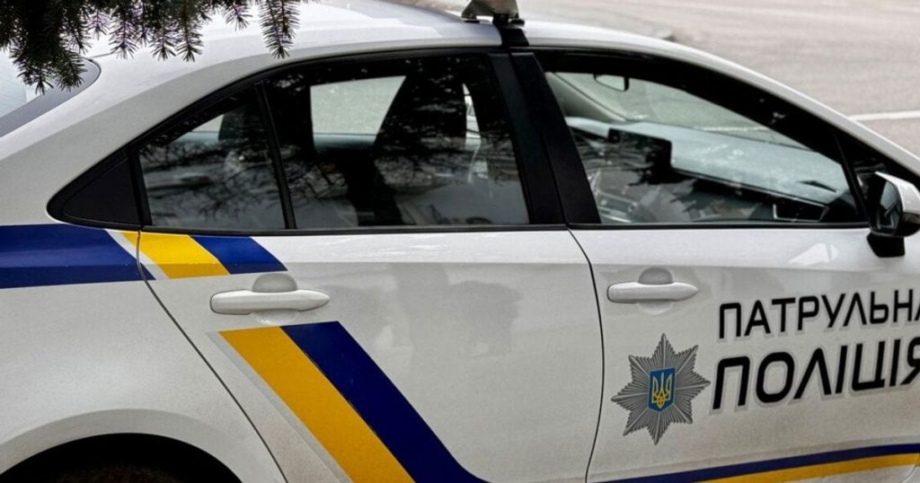 Дівчатка слухали російську музику на Алеї Слави в Обухові: чим усе закінчилось Дівчатка слухали російську музику на Алеї Слави в Обухові: чим усе закінчилось