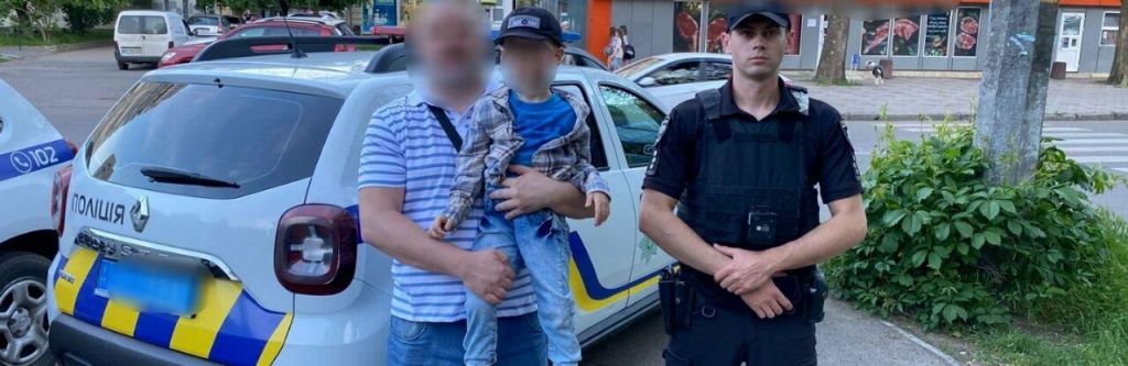 В Одесі патрульні розшукали хлопчика, який загубився у парку В Одесі патрульні розшукали хлопчика, який загубився у парку