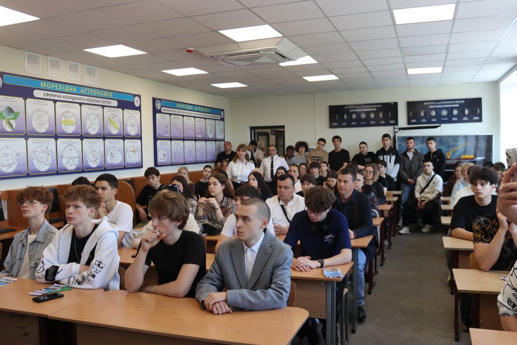 23 травня 2026 року в ДІНУОМА пройшов День відкритих дверей у новому сучасному форматі!(фото) 23 травня 2026 року в ДІНУОМА пройшов День відкритих дверей у новому сучасному форматі!(фото)