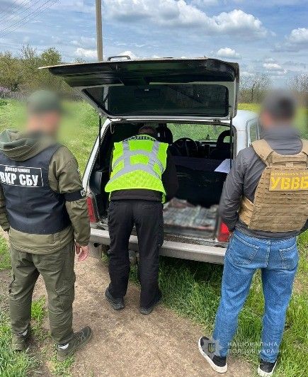 На Одещині правоохоронці затримали трьох чоловіків, які намагалися підкупити прикордонника та незаконно залишити країну На Одещині правоохоронці затримали трьох чоловіків, які намагалися підкупити прикордонника та незаконно залишити країну