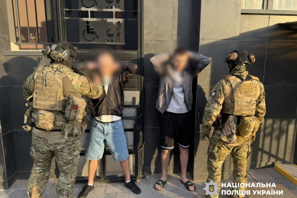 В Одесі Нацполіція викрила злочинну організацію шахраїв, які ошукували громадян через мережу міжнародних фейкових call-центрів В Одесі Нацполіція викрила злочинну організацію шахраїв, які ошукували громадян через мережу міжнародних фейкових call-центрів