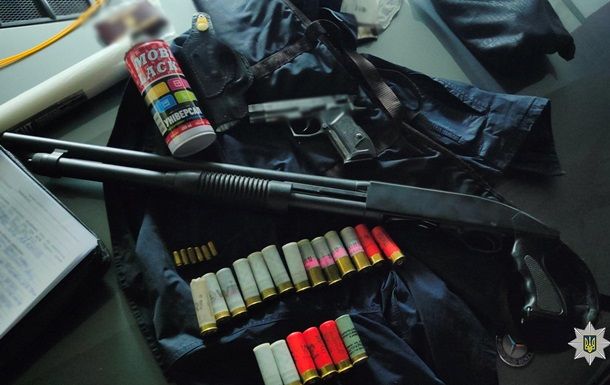 Киянин випадково вистрілив у паркінгу і тяжко поранив жінку Киянин випадково вистрілив у паркінгу і тяжко поранив жінку