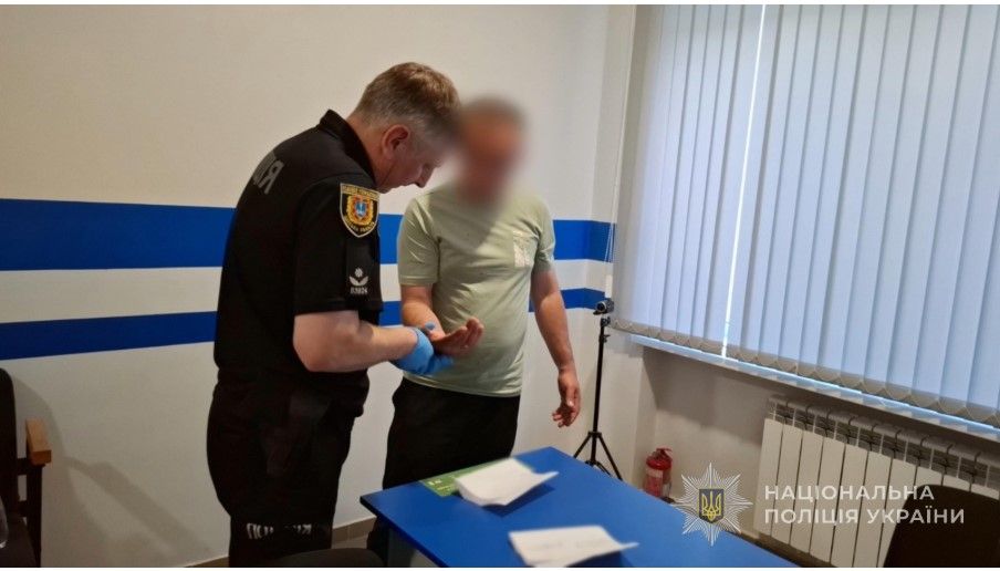 В гаражі жителя Білгорода-Дністровського виявили цілий арсенал зброї В гаражі жителя Білгорода-Дністровського виявили цілий арсенал зброї