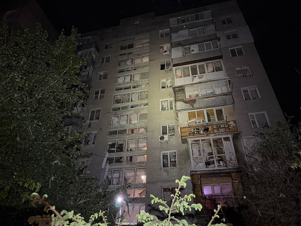 Шестеро людей постраждало внаслідок масованої дронової атаки ворога по Одещині. Двох постраждалих госпіталізовано (ОНОВЛЕННЯ!) Шестеро людей постраждало внаслідок масованої дронової атаки ворога по Одещині. Двох постраждалих госпіталізовано (ОНОВЛЕННЯ!)
