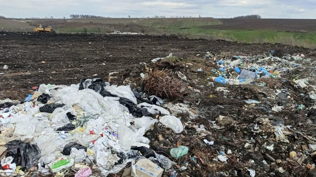 На Одещині ліквідували масштабні сміттєзвалища на під’їздах до полігонів відходів (фото) На Одещині ліквідували масштабні сміттєзвалища на під’їздах до полігонів відходів (фото)