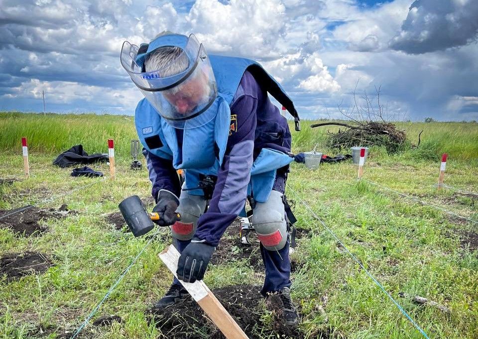 Піротехніки Одещини щодня очищають українську землю від ворожих мін та снарядів Піротехніки Одещини щодня очищають українську землю від ворожих мін та снарядів