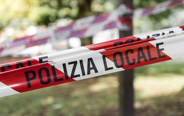 В Італії живцем спалили мігрантів у зачиненому авто В Італії живцем спалили мігрантів у зачиненому авто