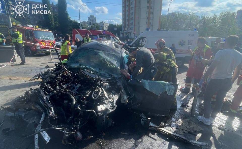 Дорожній армагедон у Києві: шанси загинути від ракети та в ДТП майже зрівнялися — що коїться Дорожній армагедон у Києві: шанси загинути від ракети та в ДТП майже зрівнялися — що коїться