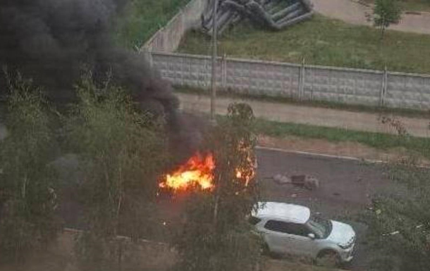 У мікрорайоні для військових у Підмосков'ї підірвали авто: є загиблий У мікрорайоні для військових у Підмосков'ї підірвали авто: є загиблий