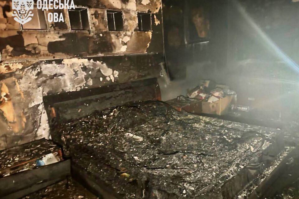 В Одесі внаслідок нічної атаки пошкоджено житлові будинки, серед постраждалих – діти В Одесі внаслідок нічної атаки пошкоджено житлові будинки, серед постраждалих – діти