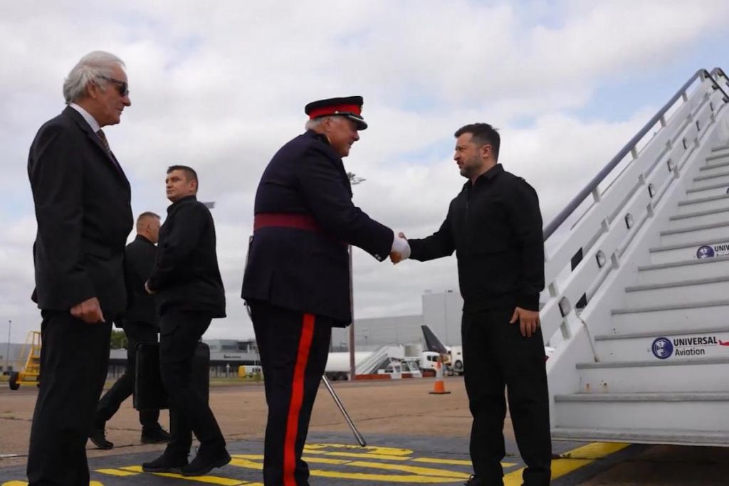 Чому Зеленський летів до Лондона через Молдову, а не через Польщу: відповідь МЗС Чому Зеленський летів до Лондона через Молдову, а не через Польщу: відповідь МЗС