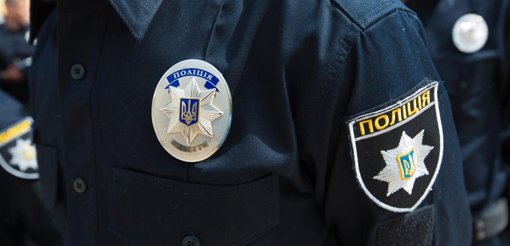 Кривавий обшук у Запоріжжі: чоловік порізав трьох поліцейських, його застрелили Кривавий обшук у Запоріжжі: чоловік порізав трьох поліцейських, його застрелили
