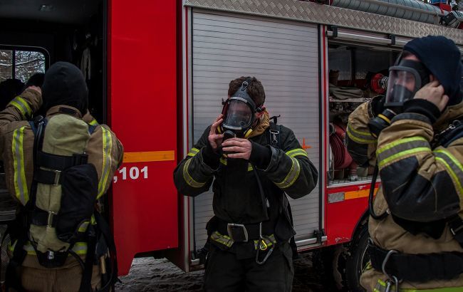 У російському Тольятті після атаки дронів горить великий хімічний завод У російському Тольятті після атаки дронів горить великий хімічний завод