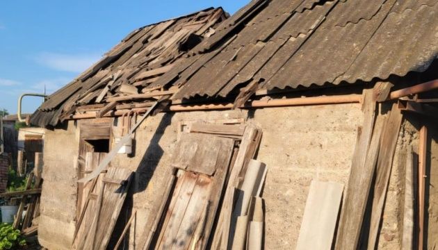 Зруйновані будинки, пожежі й руїни: рф обстріляла десятки населених пунктів України (фото) Зруйновані будинки, пожежі й руїни: рф обстріляла десятки населених пунктів України (фото)