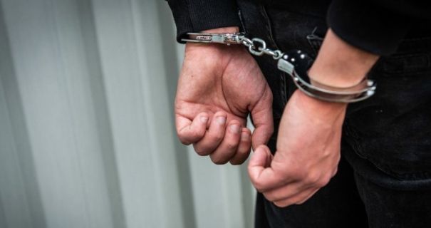 На Київщині чоловік посеред вулиці відкрив вогонь по перехожих На Київщині чоловік посеред вулиці відкрив вогонь по перехожих
