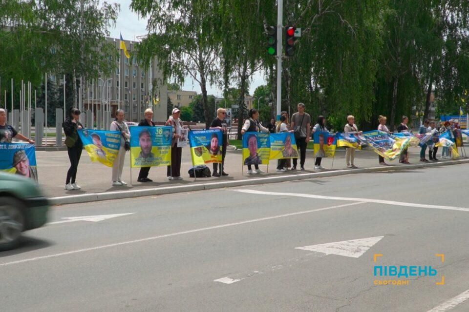 В Ізмаїлі відбулася акція-нагадування про зниклих безвісти та полонених захисників України(відео) В Ізмаїлі відбулася акція-нагадування про зниклих безвісти та полонених захисників України(відео)