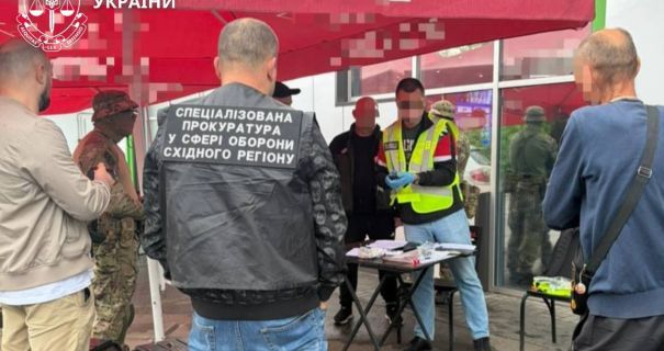 На Харківщині викрили начальника військового КПП, який організував "бізнес" на фіктивних шлюбах(фото) На Харківщині викрили начальника військового КПП, який організував "бізнес" на фіктивних шлюбах(фото)