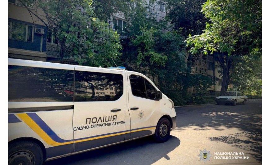 В Одесі неповнолітня дівчина вистрибнула з вікна багатоповерхівки В Одесі неповнолітня дівчина вистрибнула з вікна багатоповерхівки