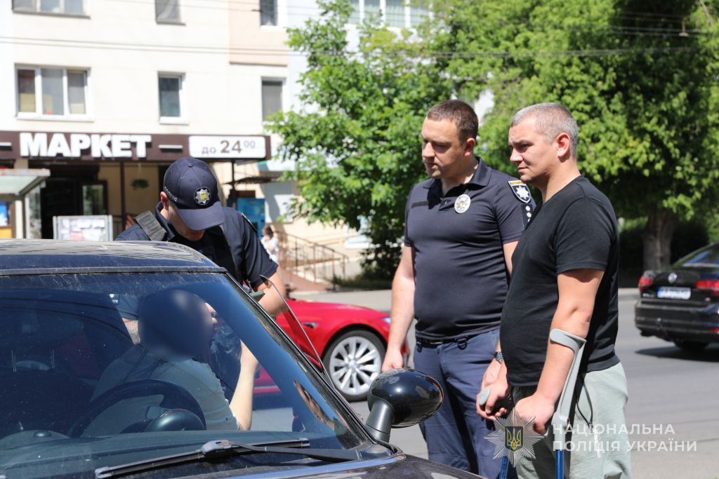 Поліцейські нагадують водіям про відповідальність за паркування на місцях для людей з інвалідністю Поліцейські нагадують водіям про відповідальність за паркування на місцях для людей з інвалідністю