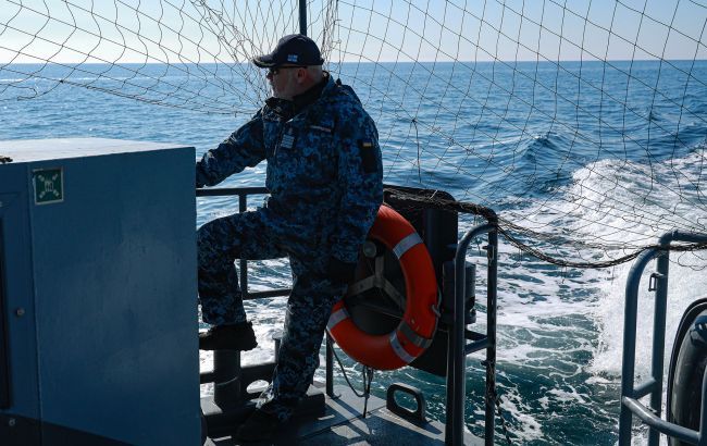 Росіяни вдарили по іноземних суднах у морі, ВМС України евакуювали людей: є жертва Росіяни вдарили по іноземних суднах у морі, ВМС України евакуювали людей: є жертва