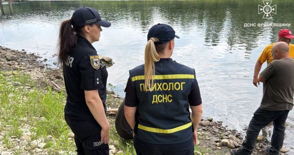 Трагедія на Івано-Франківщині: рятувальники знайшли тіло зниклого підлітка(фото) Трагедія на Івано-Франківщині: рятувальники знайшли тіло зниклого підлітка(фото)
