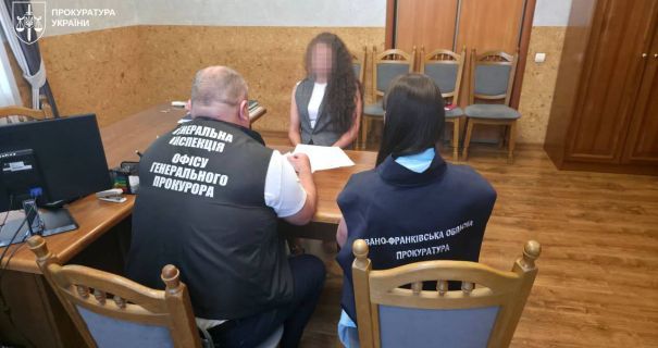 "Тисяча доларів" за бронювання: на Івано-Франківщині судитимуть прокурорку за корупційну оборудку "Тисяча доларів" за бронювання: на Івано-Франківщині судитимуть прокурорку за корупційну оборудку