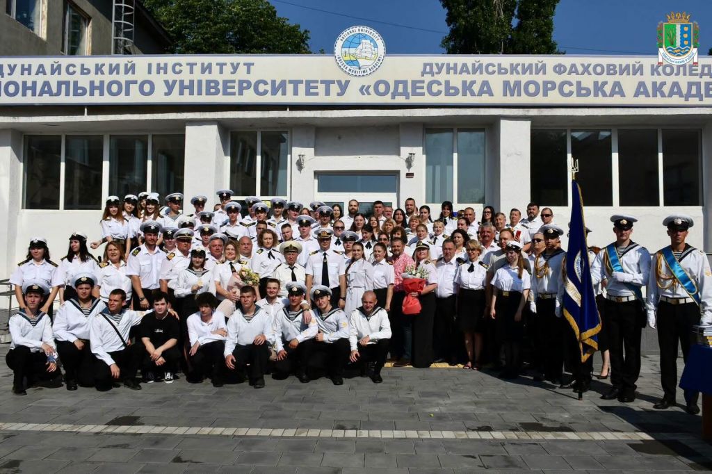 Майбутні моряки Ізмаїла отримали дипломи та офіцерські погони Майбутні моряки Ізмаїла отримали дипломи та офіцерські погони