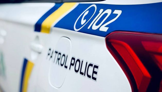На Миколаївщині поліцейське авто в’їхало у вантажівку - загинув правоохоронець та чоловік, якого везли на суд На Миколаївщині поліцейське авто в’їхало у вантажівку - загинув правоохоронець та чоловік, якого везли на суд