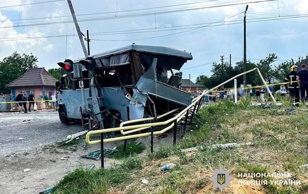 Біля Рівного поїзд врізався у маршрутку, є жертви Біля Рівного поїзд врізався у маршрутку, є жертви