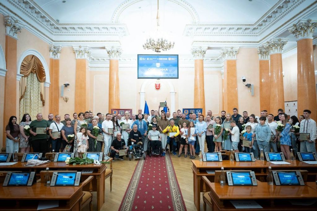 Ветерани Одещини отримують власне житло: Свириденко вручила сертифікати(фото) Ветерани Одещини отримують власне житло: Свириденко вручила сертифікати(фото)