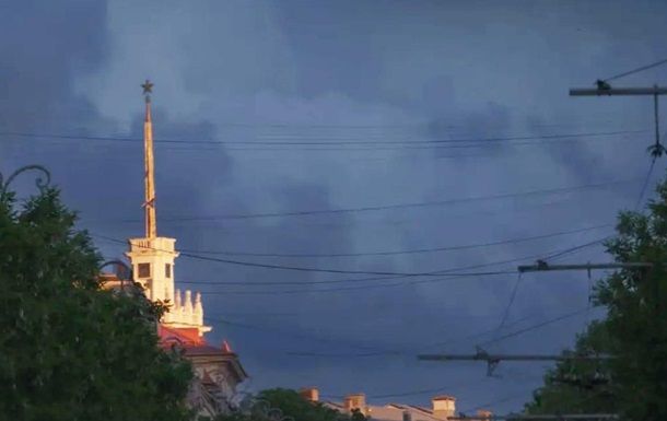 Нічна атака дронів охопила Росію та окупований Крим – які об'єкти горіли Нічна атака дронів охопила Росію та окупований Крим – які об'єкти горіли