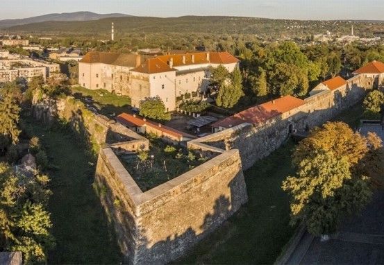 Що подивитись в Ужгороді за день, щоб насолодитись красою сповна: п'ять колоритних місць Що подивитись в Ужгороді за день, щоб насолодитись красою сповна: п'ять колоритних місць