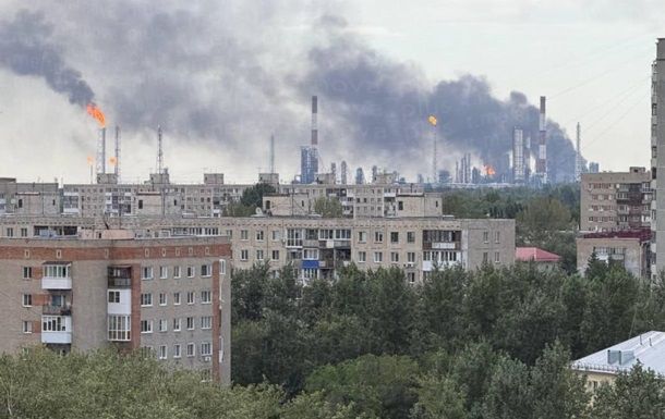 Дрони вперше атакували найбільший НПЗ в Росії Дрони вперше атакували найбільший НПЗ в Росії