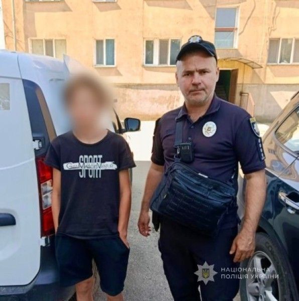 Залишився на ночівлю в однокласниці: в Ізмаїлі завдяки небайдужим громадянам поліцейські повернули 12-річного хлопчика матері Залишився на ночівлю в однокласниці: в Ізмаїлі завдяки небайдужим громадянам поліцейські повернули 12-річного хлопчика матері