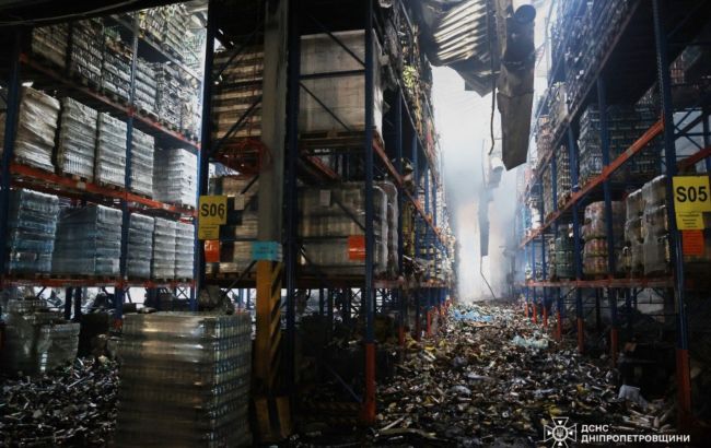 Росія б'є по складах АТБ і "Нової пошти": чи чекати перебоїв з продуктами і доставкою Росія б'є по складах АТБ і "Нової пошти": чи чекати перебоїв з продуктами і доставкою