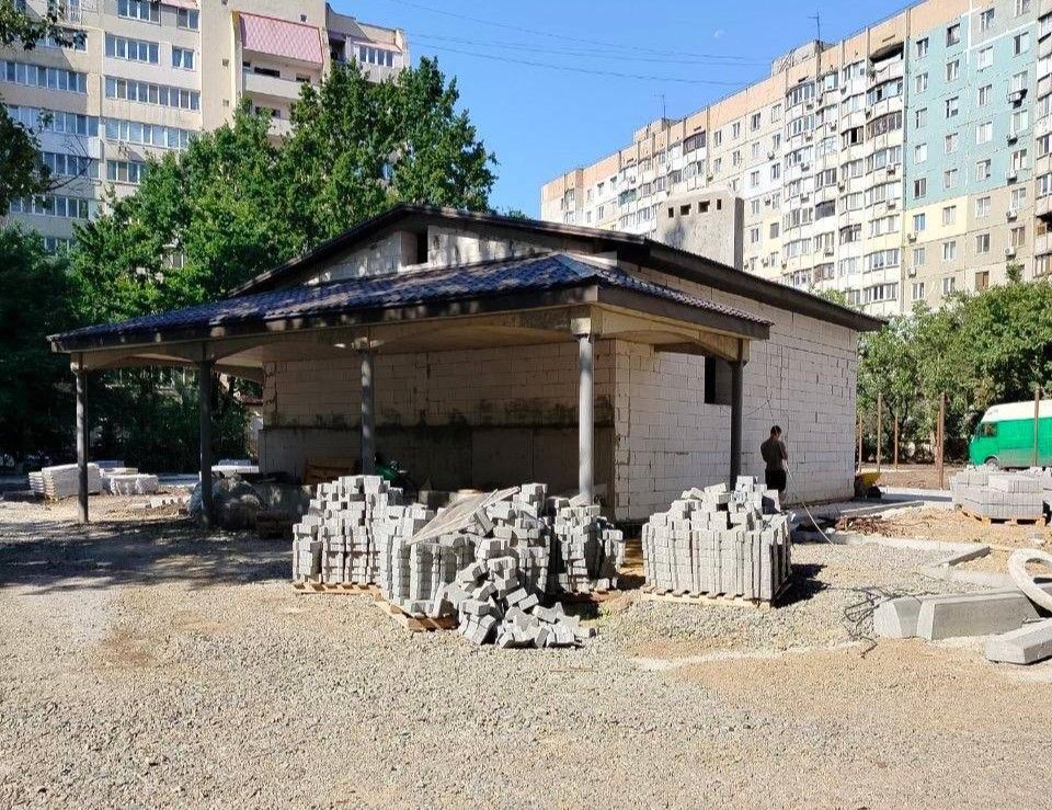 У Пересипському районі Одеси будують новий бюветний комплекс(фото) У Пересипському районі Одеси будують новий бюветний комплекс(фото)