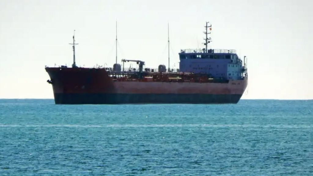 Дрони СБС підпалили нові танкери з бензином у Азовському морі: ще 15 влучань Дрони СБС підпалили нові танкери з бензином у Азовському морі: ще 15 влучань