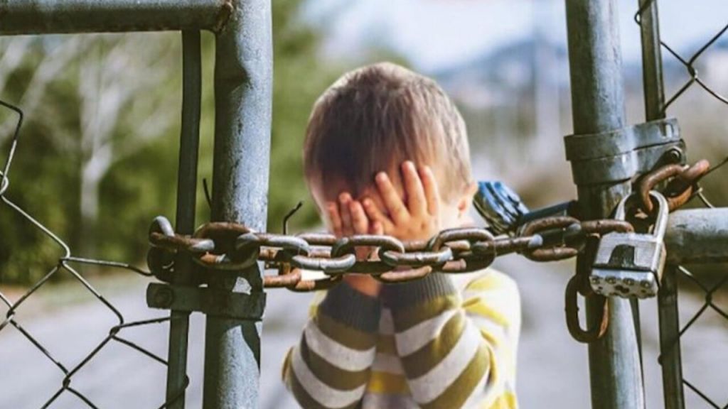 Окупанти відмовляються евакуювати близько тисячі дітей з Кремінної на Луганщині, використовуючи їх як живий щит Окупанти відмовляються евакуювати близько тисячі дітей з Кремінної на Луганщині, використовуючи їх як живий щит