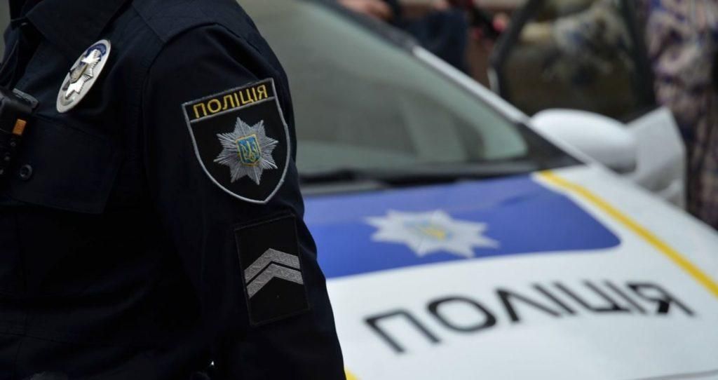 Патрульні врятували одесита, який зачинився в квартирі та намагався нашкодити собі Патрульні врятували одесита, який зачинився в квартирі та намагався нашкодити собі