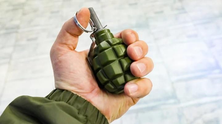 В Арцизі засудили військовослужбовця за привезену з фронту бойову гранату В Арцизі засудили військовослужбовця за привезену з фронту бойову гранату