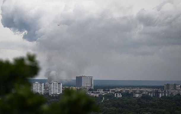 Росія вдарила балістикою по Києву: що відомо про руйнування та постраждалих Росія вдарила балістикою по Києву: що відомо про руйнування та постраждалих