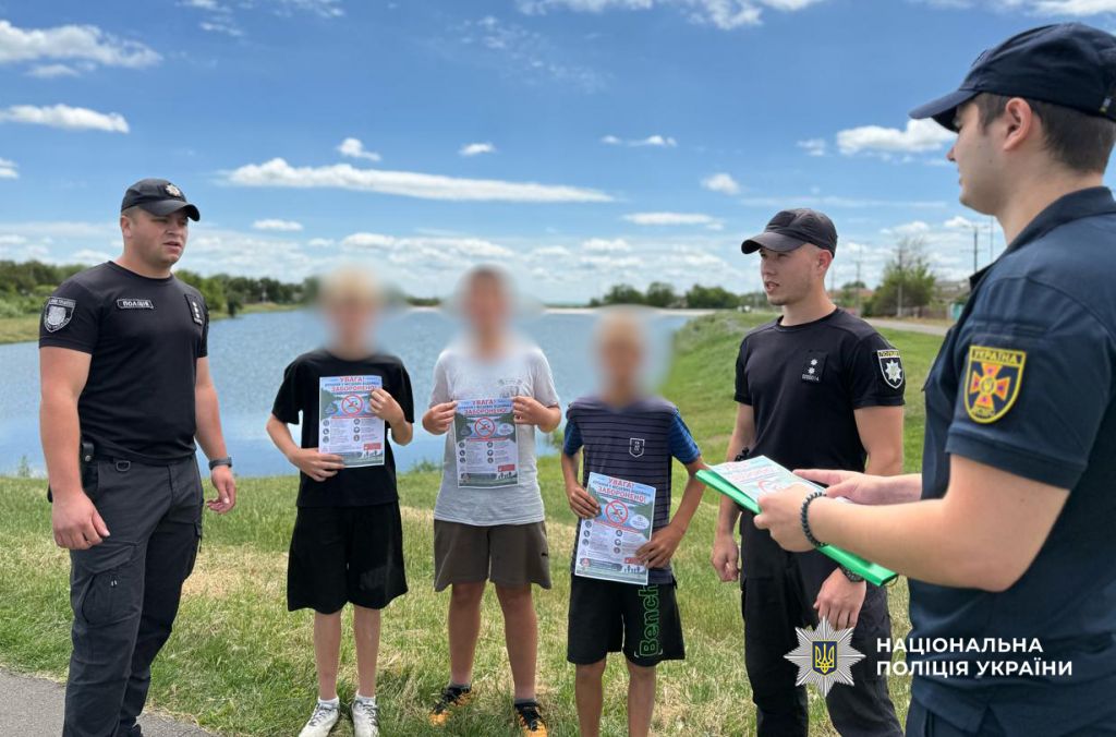 Поліцейські Одещини спільно з рятувальниками проводять профілактичні заходи щодо недопущення купання в небезпечних місцях Поліцейські Одещини спільно з рятувальниками проводять профілактичні заходи щодо недопущення купання в небезпечних місцях