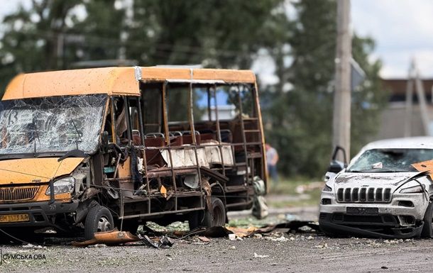 Ворог скинув на Суми три КАБи, є жертви Ворог скинув на Суми три КАБи, є жертви