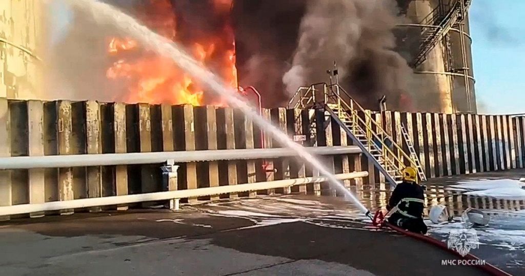 В Росії "прикурив" ще один НПЗ — де палає В Росії "прикурив" ще один НПЗ — де палає