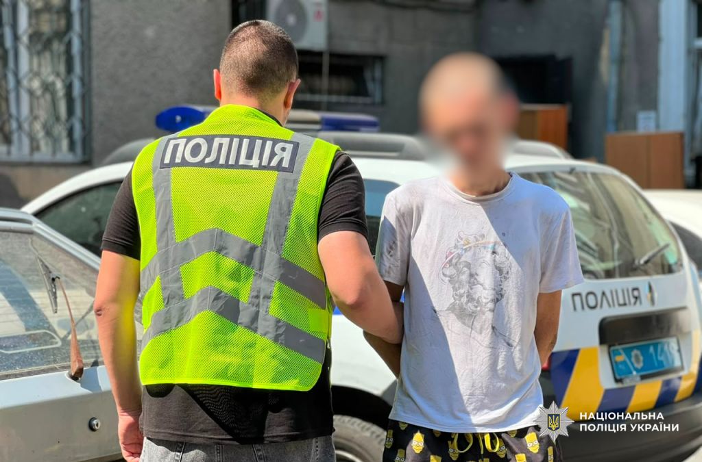 В Одесі поліцейські викрили двох зловмисників, які на вулицях пограбували жінок В Одесі поліцейські викрили двох зловмисників, які на вулицях пограбували жінок