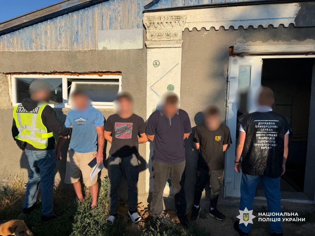У межах спецоперації «Джентльмени» на Одещині поліцейські вилучили тисячі кущів конопель і маку та десятки кілограмів наркотиків У межах спецоперації «Джентльмени» на Одещині поліцейські вилучили тисячі кущів конопель і маку та десятки кілограмів наркотиків