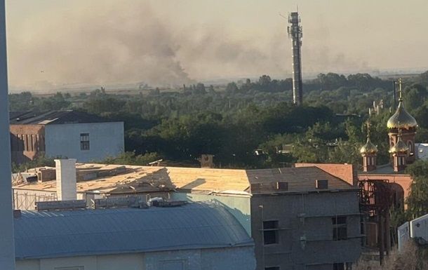 В Енгельсі Саратовської області після атаки дронів спалахнув військовий аеродром В Енгельсі Саратовської області після атаки дронів спалахнув військовий аеродром
