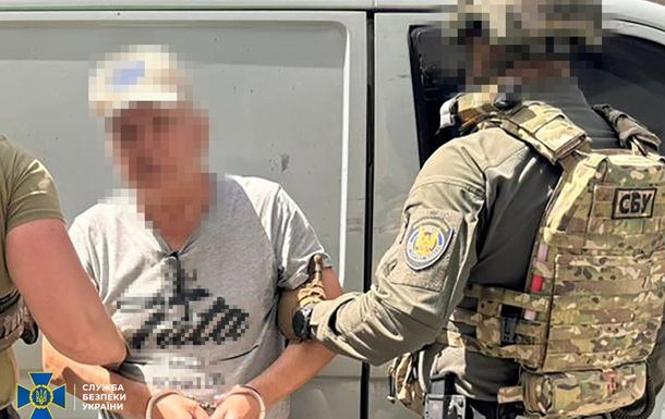 У Херсоні чоловік допомагав РФ відновити роботу заводу У Херсоні чоловік допомагав РФ відновити роботу заводу