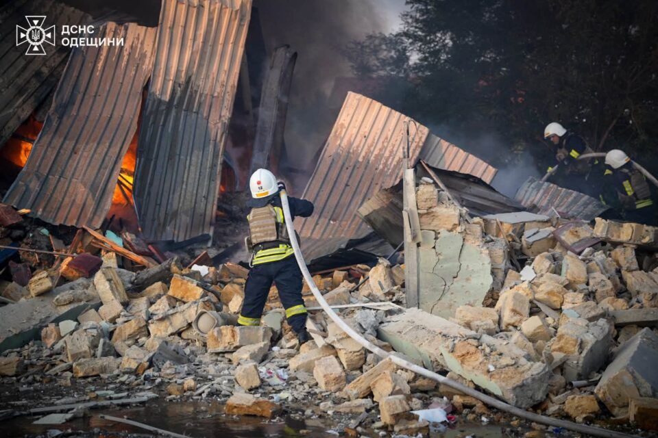 На Одещині в результаті ракетного обстрілу зруйновано будівлю СТО На Одещині в результаті ракетного обстрілу зруйновано будівлю СТО